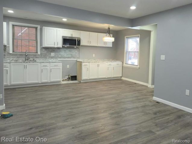 8254 Sussex Street, Detroit, MI 48228