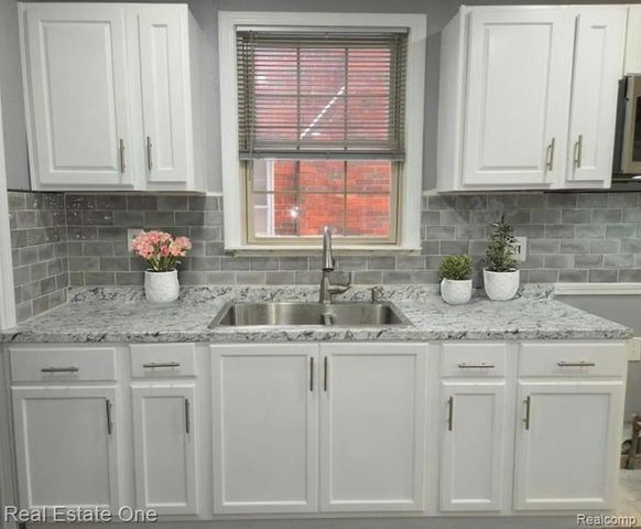8254 Sussex Street, Detroit, MI 48228