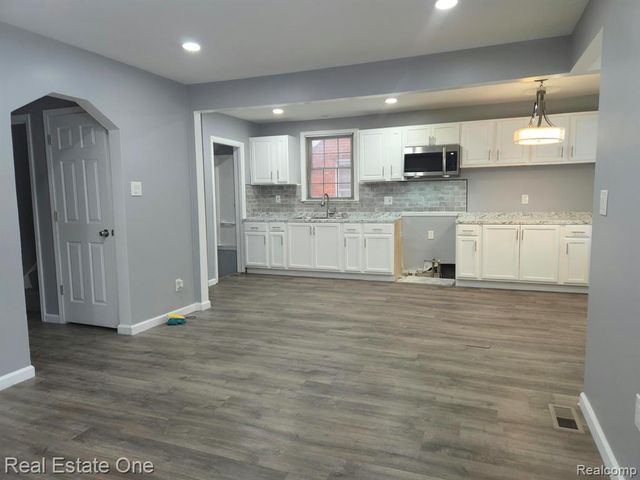 8254 Sussex Street, Detroit, MI 48228