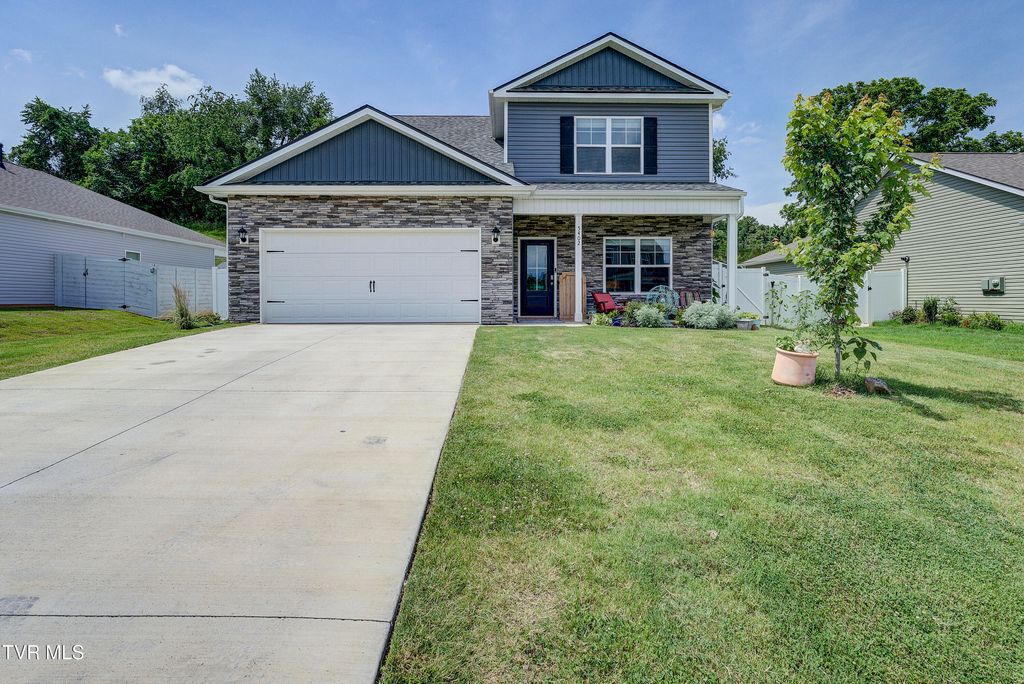 5402 Wildlife Circle, Piney Flats, TN 37686
