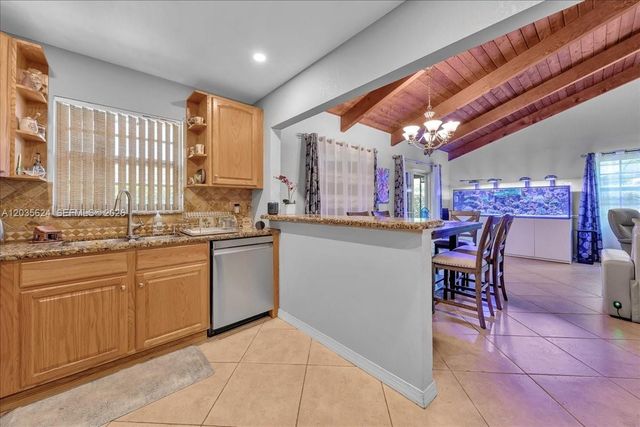2155 Nova Village Dr, Davie, FL 33317