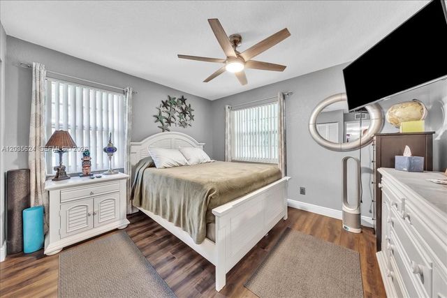 2155 Nova Village Dr, Davie, FL 33317