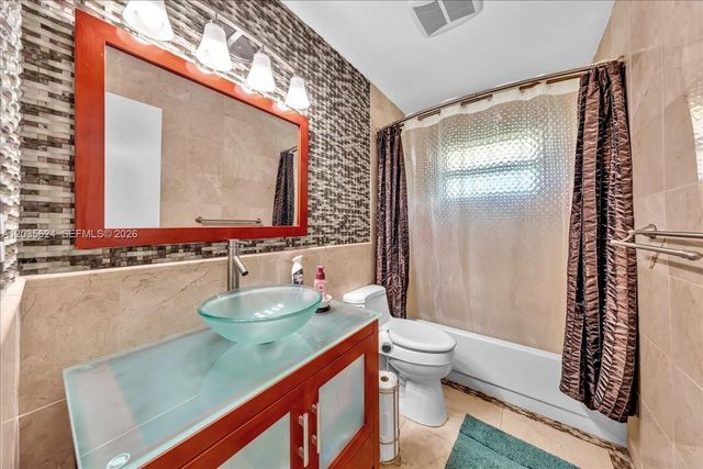 2155 Nova Village Dr, Davie, FL 33317