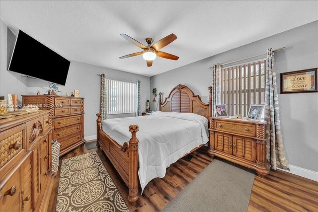 2155 Nova Village Dr, Davie, FL 33317