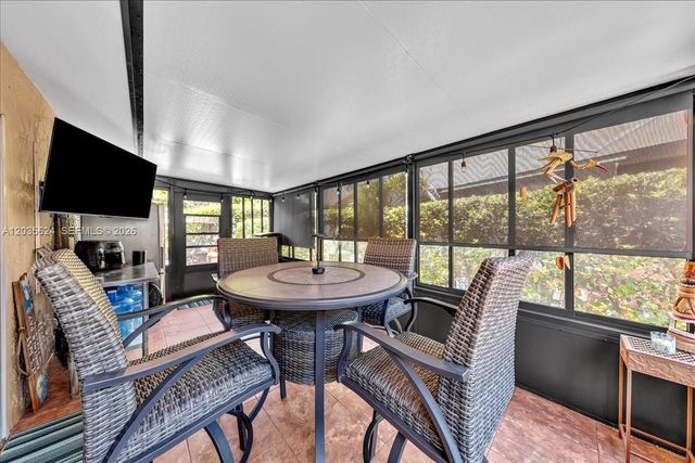 2155 Nova Village Dr, Davie, FL 33317