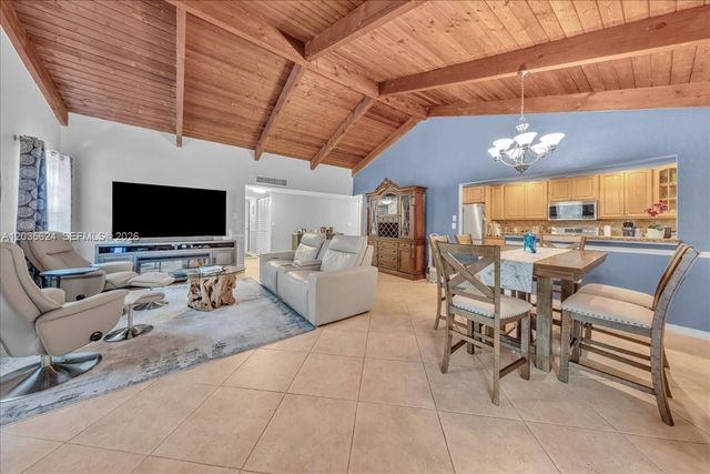 2155 Nova Village Dr, Davie, FL 33317