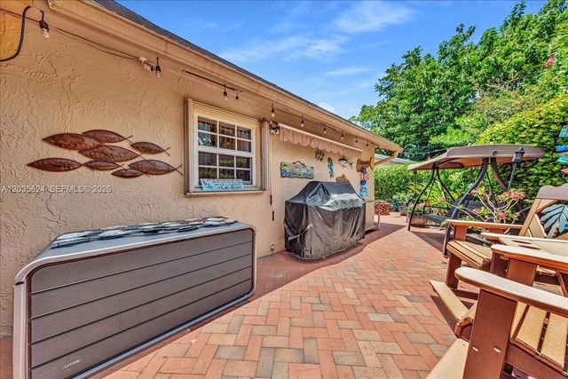 2155 Nova Village Dr, Davie, FL 33317