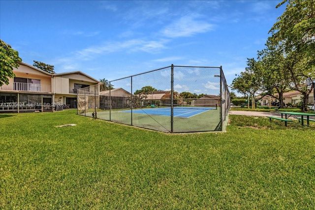2155 Nova Village Dr, Davie, FL 33317