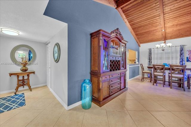 2155 Nova Village Dr, Davie, FL 33317