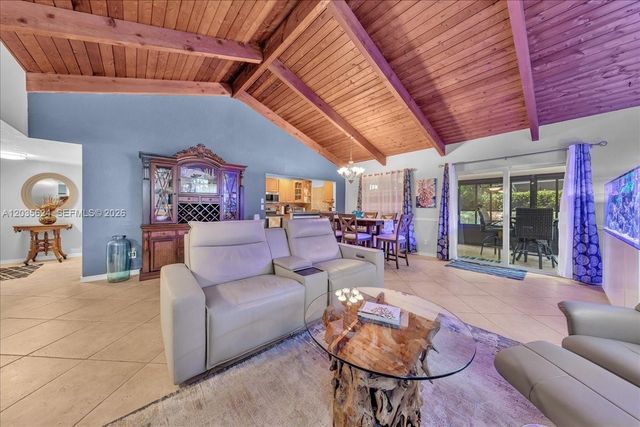 2155 Nova Village Dr, Davie, FL 33317