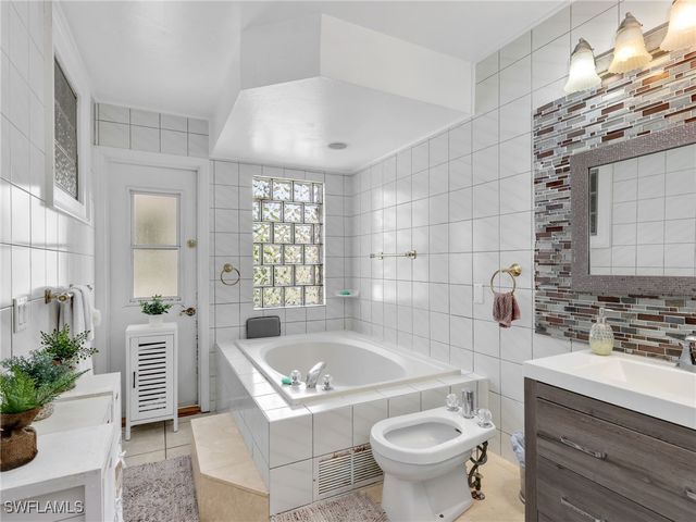 164 Sabal Lake DR, Naples, FL 34104