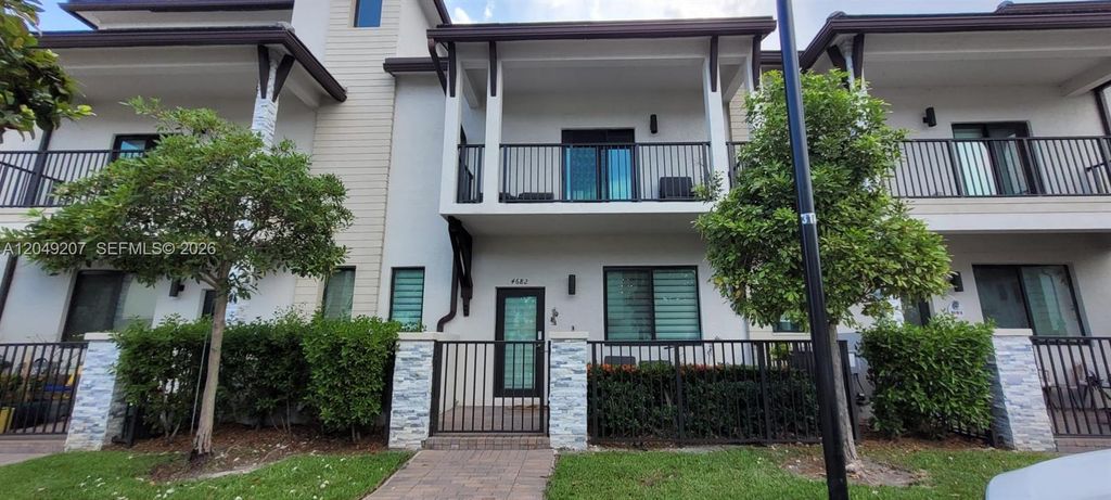 4682 NW 83rd Avenue, Doral, FL 33166