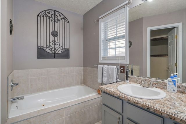 710 Silver Streak Road, Nixa, MO 65714