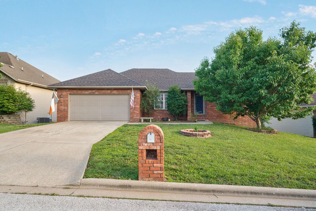 710 Silver Streak Road, Nixa, MO 65714