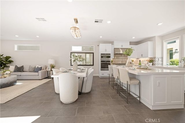 238 Chorus, Irvine, CA 92618