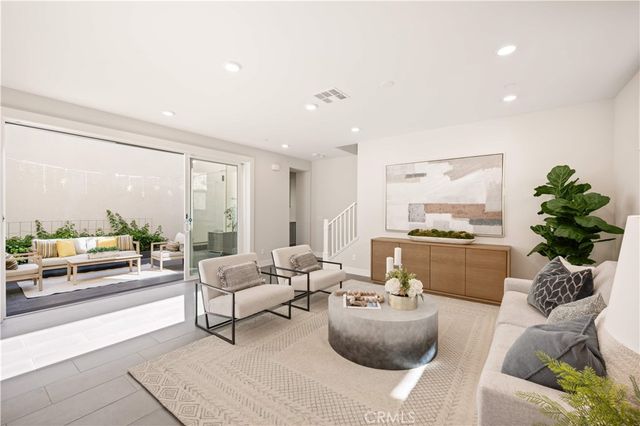 238 Chorus, Irvine, CA 92618