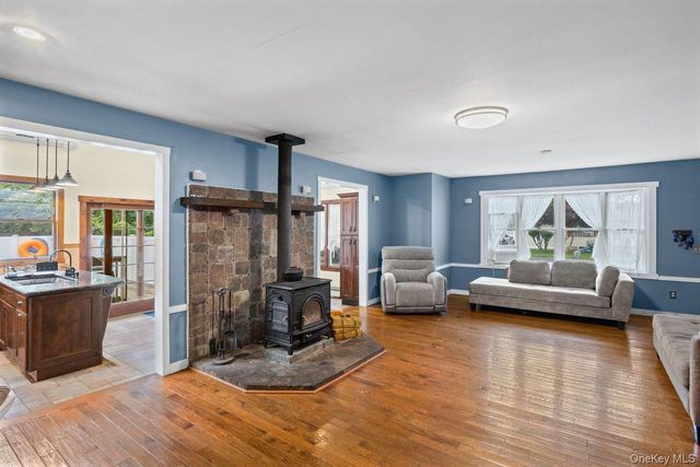 14 Tudor Road, Shirley, NY 11967