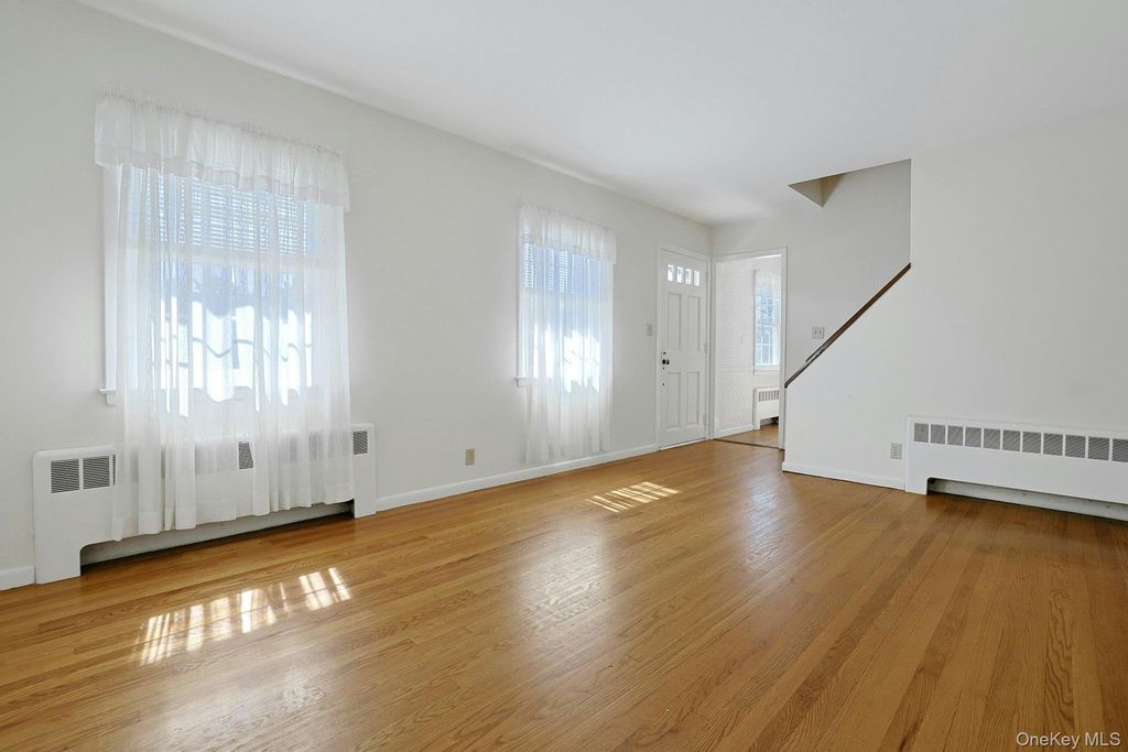 21 Elm Street E, Valhalla, NY 10595 — photo 5