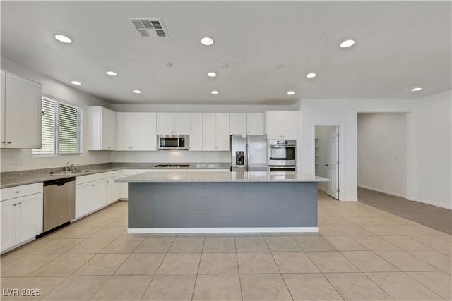 5713 Silver Cascade Avenue, Las Vegas, NV 89131