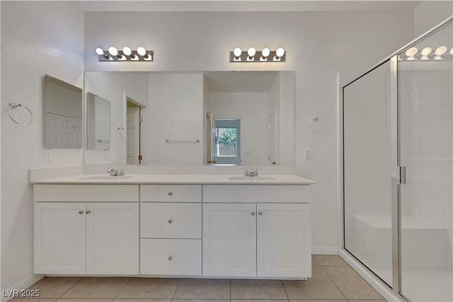 5713 Silver Cascade Avenue, Las Vegas, NV 89131