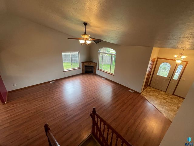 5205 S Summerfield Pl Place, Sioux Falls, SD 57108