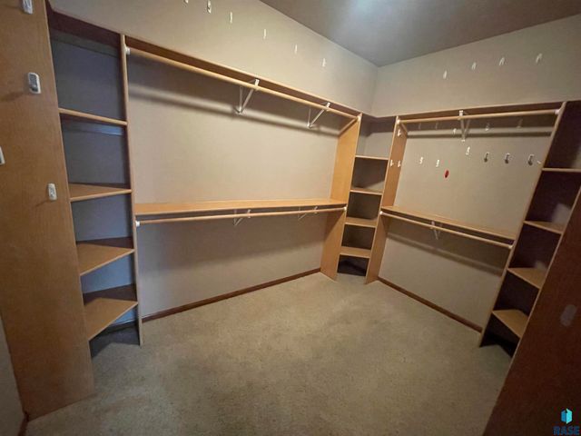 5205 S Summerfield Pl Place, Sioux Falls, SD 57108