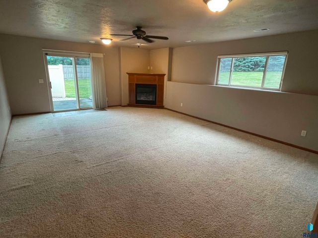 5205 S Summerfield Pl Place, Sioux Falls, SD 57108