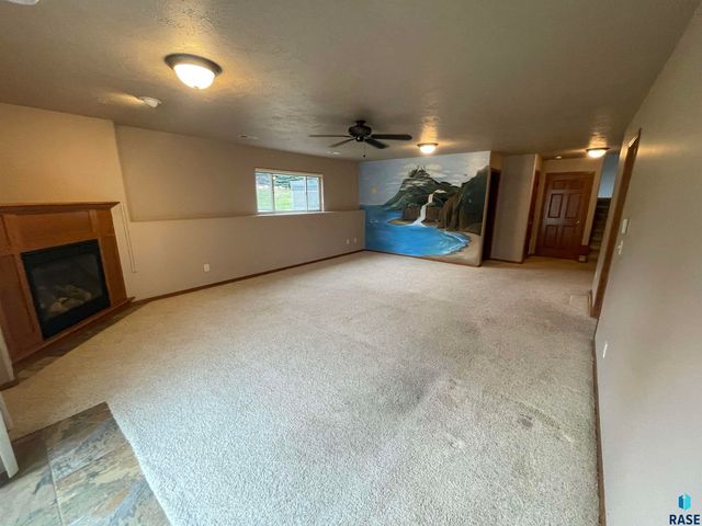 5205 S Summerfield Pl Place, Sioux Falls, SD 57108