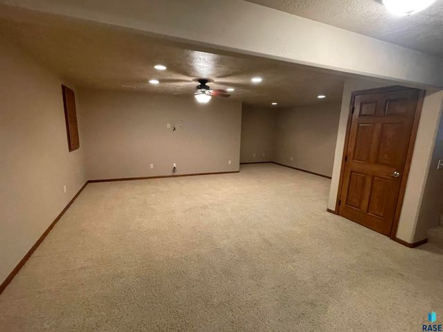 5205 S Summerfield Pl Place, Sioux Falls, SD 57108