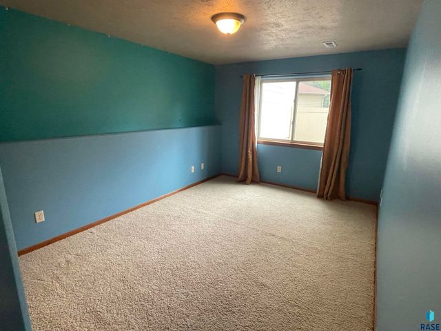 5205 S Summerfield Pl Place, Sioux Falls, SD 57108
