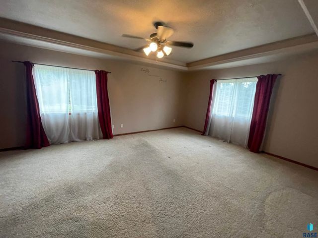 5205 S Summerfield Pl Place, Sioux Falls, SD 57108