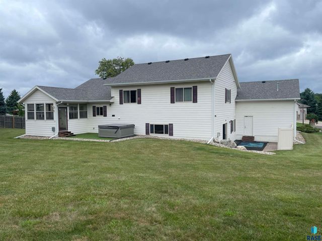 5205 S Summerfield Pl Place, Sioux Falls, SD 57108