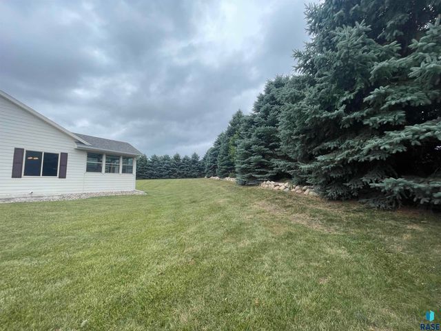 5205 S Summerfield Pl Place, Sioux Falls, SD 57108