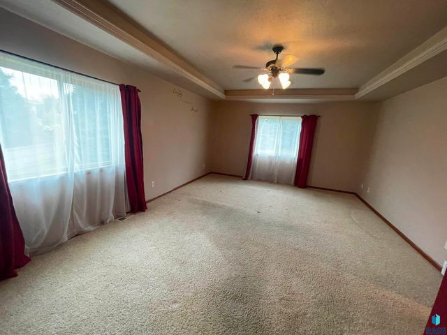 5205 S Summerfield Pl Place, Sioux Falls, SD 57108