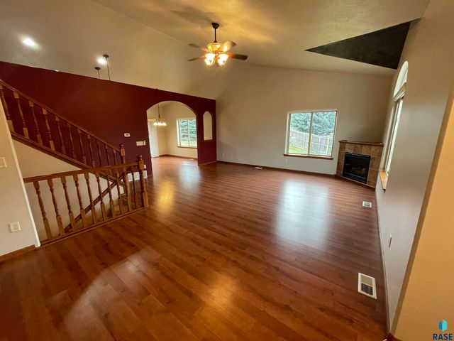 5205 S Summerfield Pl Place, Sioux Falls, SD 57108
