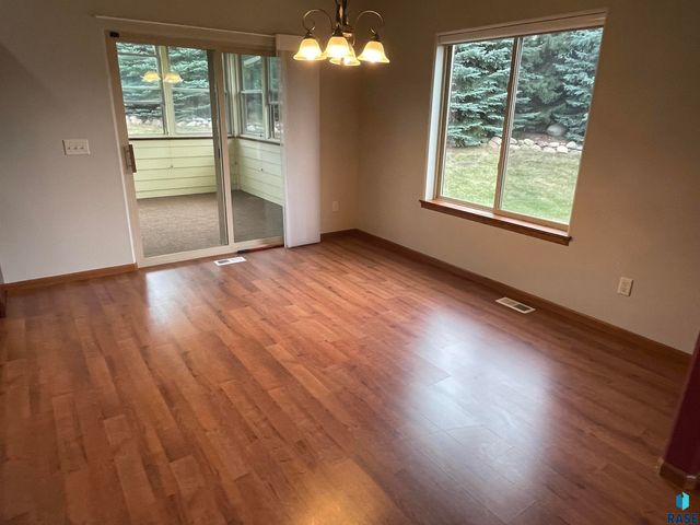5205 S Summerfield Pl Place, Sioux Falls, SD 57108
