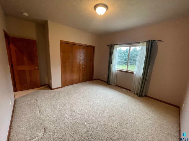 5205 S Summerfield Pl Place, Sioux Falls, SD 57108