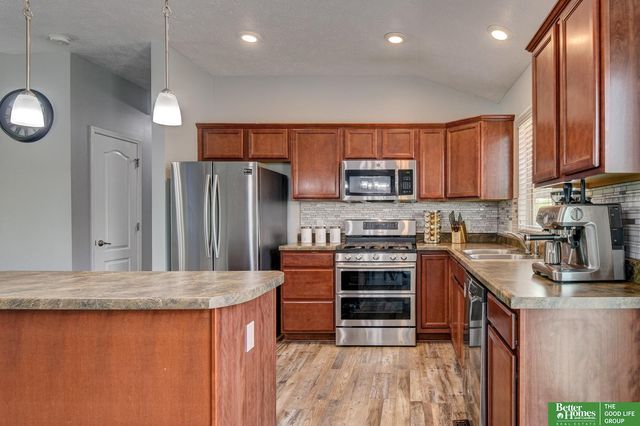 9113 Black Street, Omaha, NE 68122