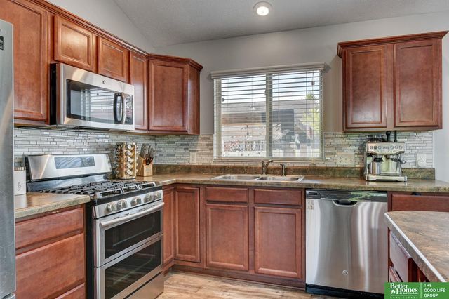 9113 Black Street, Omaha, NE 68122
