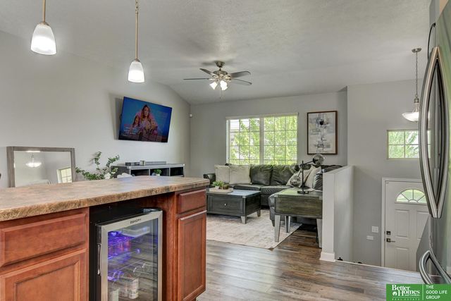 9113 Black Street, Omaha, NE 68122