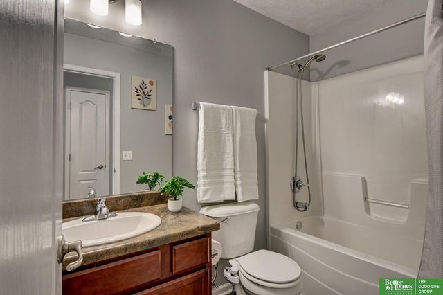 9113 Black Street, Omaha, NE 68122