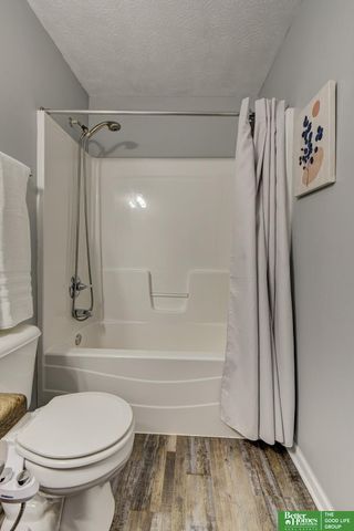 9113 Black Street, Omaha, NE 68122