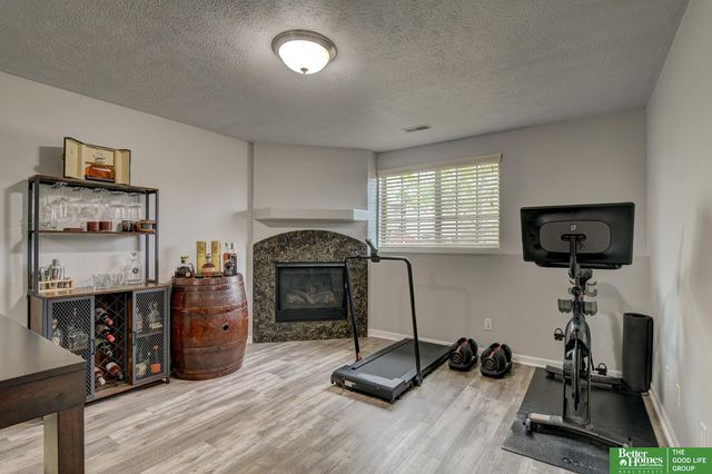 9113 Black Street, Omaha, NE 68122