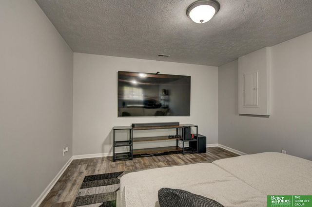 9113 Black Street, Omaha, NE 68122