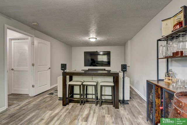 9113 Black Street, Omaha, NE 68122