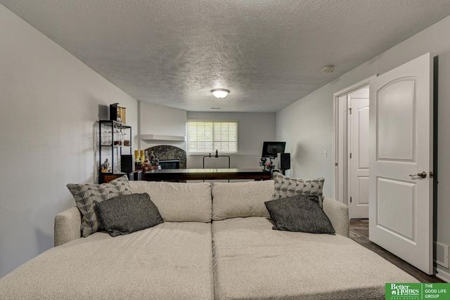 9113 Black Street, Omaha, NE 68122