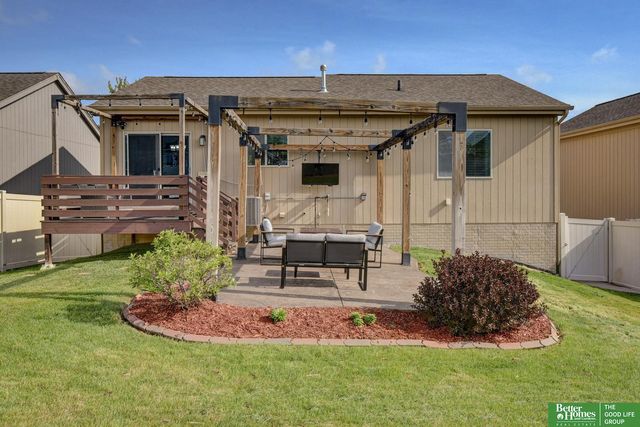 9113 Black Street, Omaha, NE 68122
