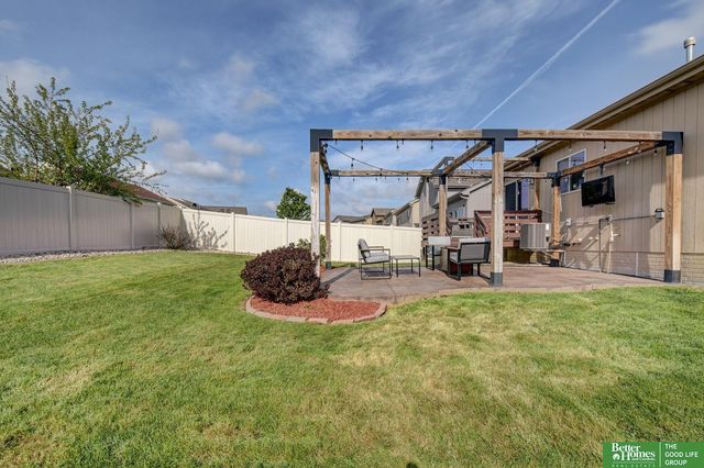 9113 Black Street, Omaha, NE 68122