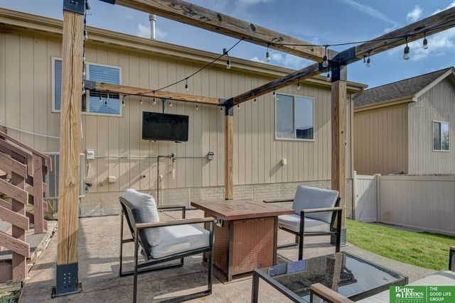 9113 Black Street, Omaha, NE 68122
