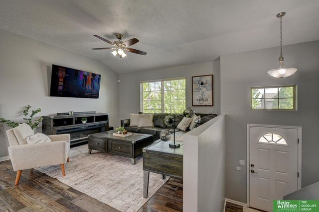 9113 Black Street, Omaha, NE 68122